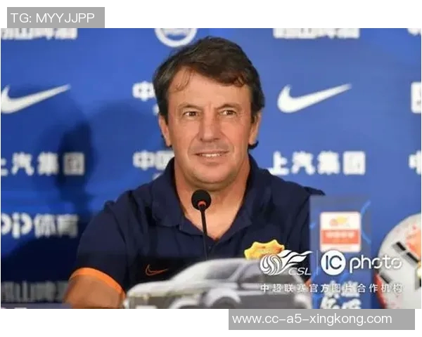 杜埃获2025环足奖最佳新秀荣誉击败多名强劲对手展现实力